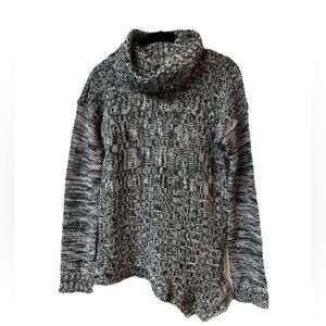 Turtle Neck chunky knit Sweater Marled black cable knit turtleneck Size L